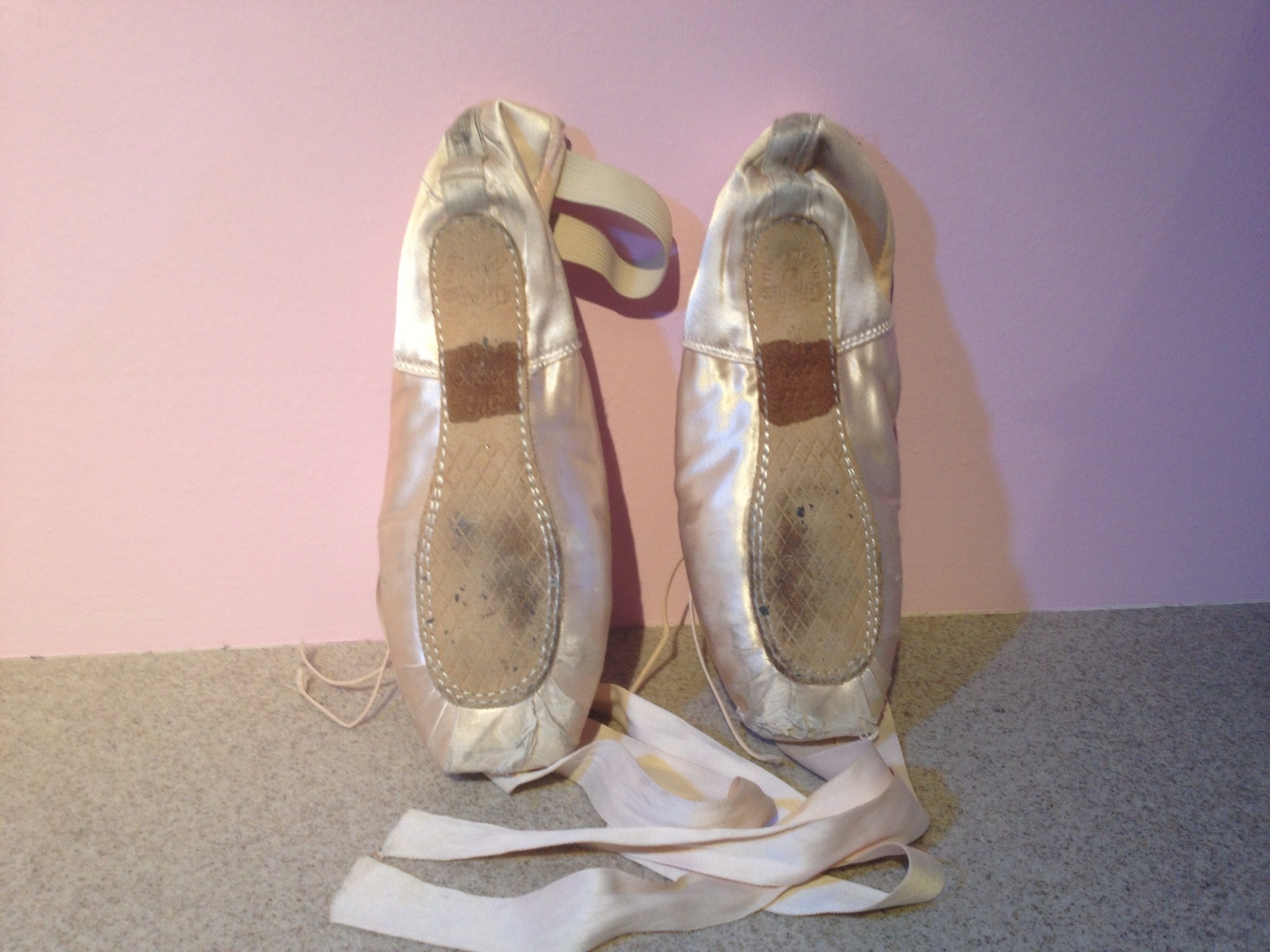 The Resurrection of the Pointe Shoes: Jet Glue